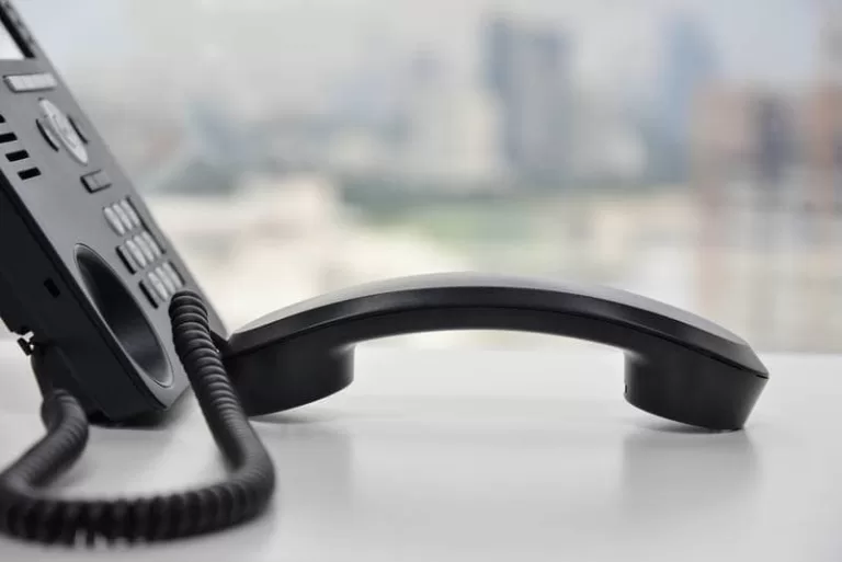 تلفن ویپ (تلفن IP) چیست؟ راهنمای خرید تلفن VoIP برای خانه و محل کار شما
